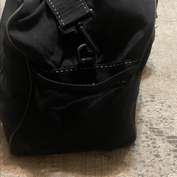 Large ASICS Black Duffel Bag for Volleyball including ASICS volleyball pads - Picture 6 of 16